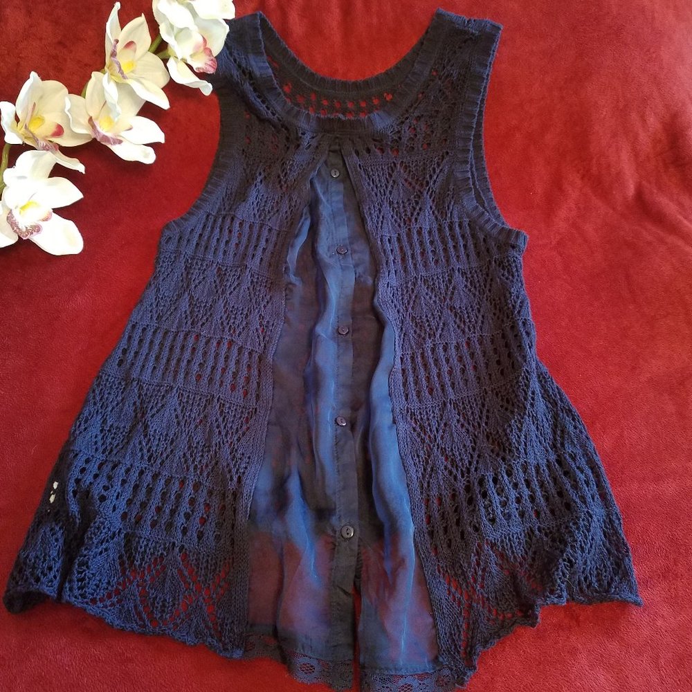 Sheer button back Tank - Picture 4 of 9